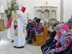 Der Heilige Nikolaus besuchte St. Crescentius (Foto: Karl-Franz Thiede)